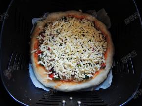 继续洒一层马苏里拉芝士