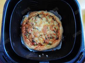 香喷喷的香菇鸡肉披萨出锅啦