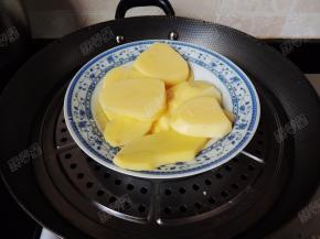 放入蒸锅内蒸熟