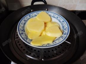 放入蒸锅内蒸熟