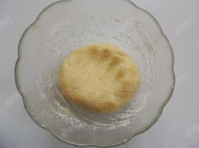加适量盐和成面团
