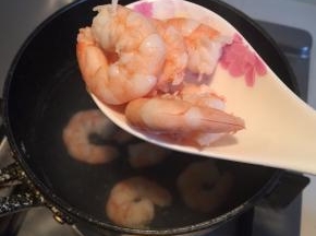 煮至七成熟，装起备用