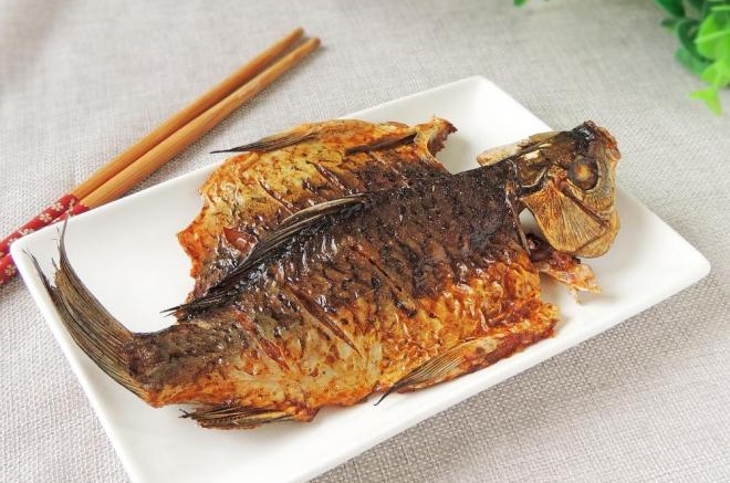 孜然烤鲫鱼