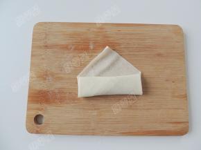 继续卷至剩一厘米左右处