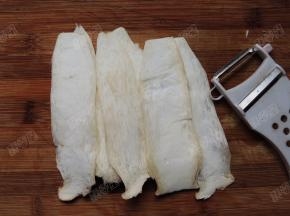 杏鲍菇用刨刀削薄片