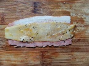 撒少许黑胡椒粒