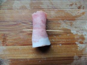 卷起来，用牙签固定好