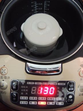 接通电源，选择煲汤程序
