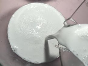倒入破壁机打成米浆