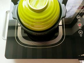 盖上锅盖加热