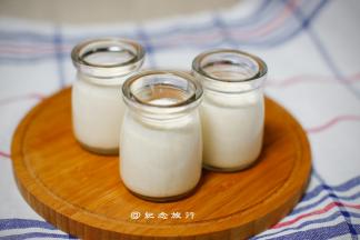 双皮奶冷藏更好吃哦，上面还可以加芒果、蜜豆等等