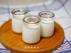 双皮奶冷藏更好吃哦，上面还可以加芒果、蜜豆等等