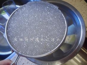 西米多过几次冷水，让温度尽快下降