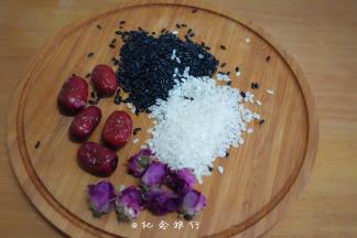 黑米白米红枣洗净