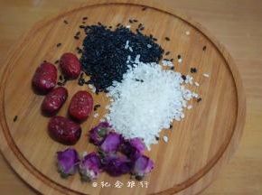 黑米白米红枣洗净