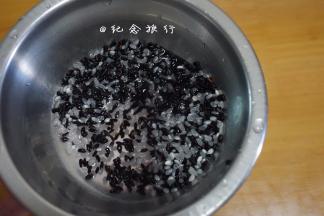白米跟黑米泡水更容易煮