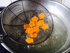 胡萝卜焯水后过凉水