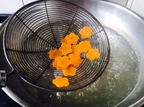 胡萝卜焯水后过凉水