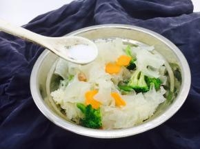 加入适量的盐调味