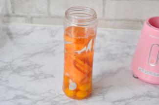 加入矿泉水或凉开水至水位线。