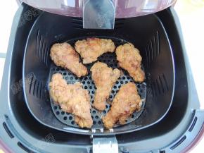 中途可以抽出炸篮查看，炸制时间结束，即可取出食用。