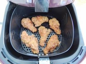 中途可以抽出炸篮查看，炸制时间结束，即可取出食用。