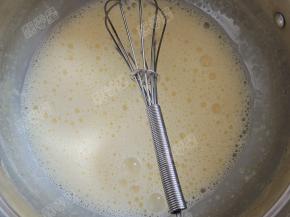 加入油，水搅拌均匀