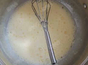 加入油，水搅拌均匀