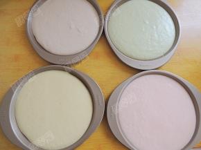 倒入模具，震出气泡