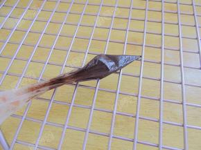 黑巧克力装入裱花袋中隔水融化