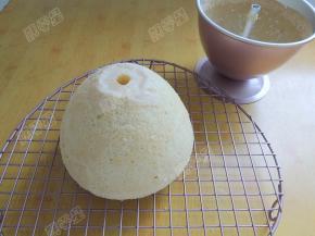 脱模，揭掉底部的油纸