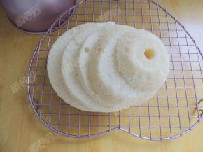 将蛋糕切成五片