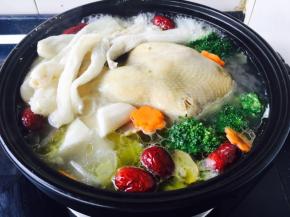 放入竹笋和配菜