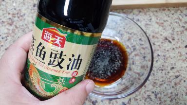 10．加入蒸鱼豉油。
