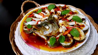 21．一盘漂亮又有食欲的，清蒸鱼就做好了。