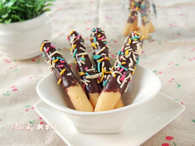 巧克力装饰手指饼干