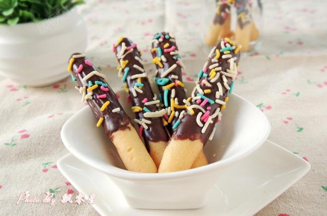 巧克力装饰手指饼干