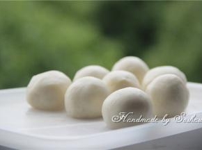 包好的油酥皮静置15分钟