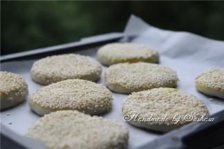 进烤箱180°烤制30分钟