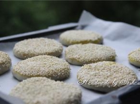 进烤箱180°烤制30分钟