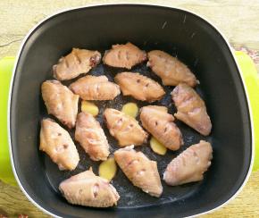 煎至两面微黄。