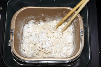 然后用筷子拌成絮状。