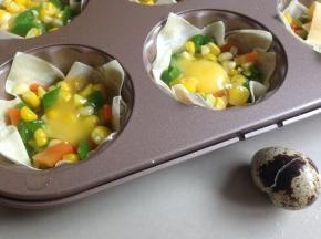 另外三个盏，每个加入一个鹌鹑蛋