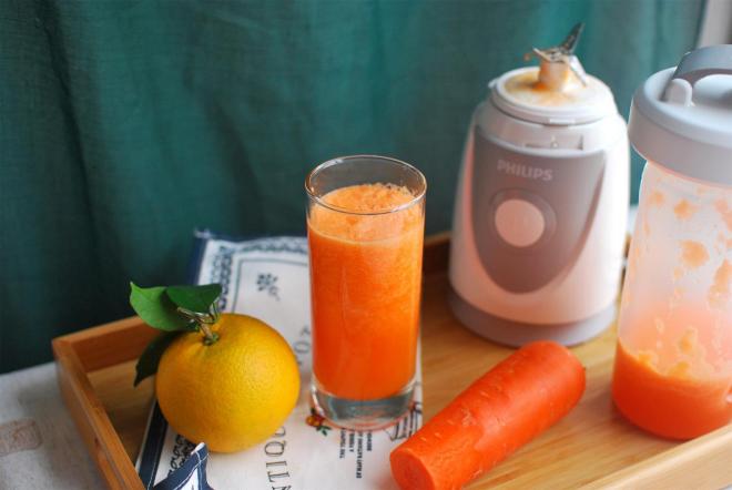鲜橙胡萝卜汁，健康饮品