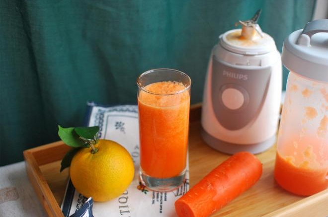鲜橙胡萝卜汁，健康饮品