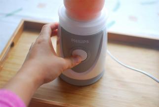 启动主机，搅拌榨汁1分钟。