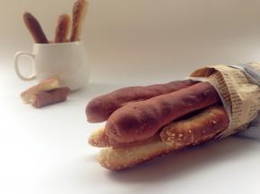 未食用的面包棒，需要放保鲜袋保存，以防风干影响口感