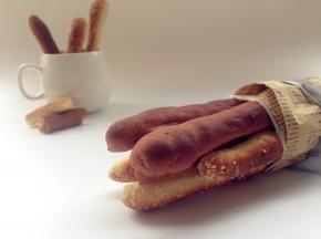 未食用的面包棒，需要放保鲜袋保存，以防风干影响口感