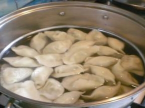 水下锅、煮开锅就OK了