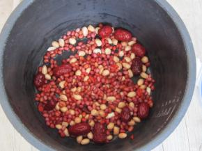 倒入高压锅内。